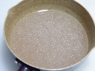 3、椰香芋头西米露,关火，盖上盖子闷20-30分钟。这时候的西米还有白心。