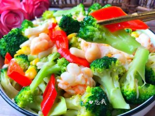 8、虾仁炒西兰花,美味的虾仁炒西兰花做好了，解馋又减脂，喜欢的小仙女赶紧做起来吧！