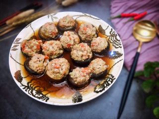 19、#春节健康菜#财源滚滚虾滑酿香菇,蒸制时间到后,端上桌即可享用,不用添加过多的调味料,和繁琐的烹饪步骤,以原汁原味的鲜美俘获你的胃!