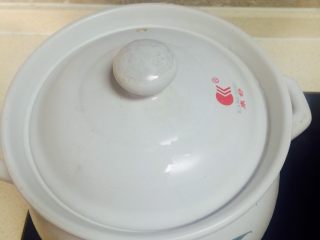 9、花生海带猪蹄汤,大火煮沸。