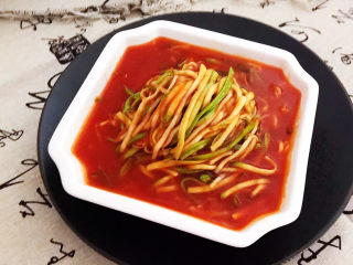 15、番茄炒西葫芦,番茄炒西葫芦清脆酸爽，这是一道非常美味的开胃菜，减肥降脂，超级棒！