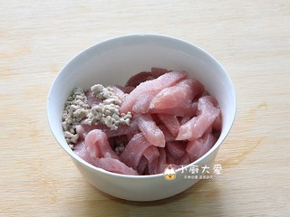 10、过年菜---三鲜蘑菇煲,加淀粉、盐、料酒