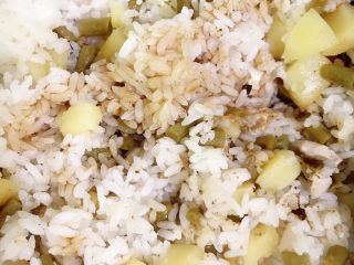 14、土豆焖饭,放酱油