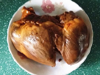 11、#黑酱油# 香辣卤猪心,不着急吃，可继续浸泡食用前再取出