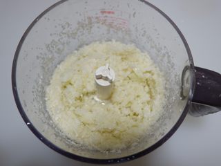 11、假米饭鸡肉青椒盅，健康减肥，低脂代餐,放入料理机，打成碎末。