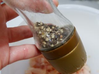 8、假米饭鸡肉青椒盅，健康减肥，低脂代餐,黑胡椒碎