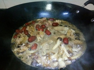 11、补气养血&红枣桂圆麻油鸡汤,大火烧开煮沸