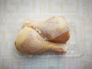 4、鸡腿炖香菇,鸡腿解冻