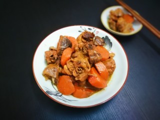 20、鸡腿炖香菇,出锅盛盘