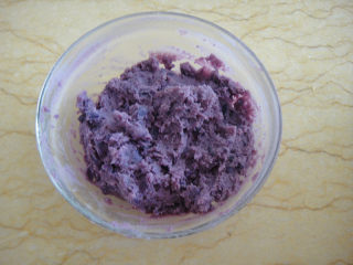 5、南瓜炼奶紫薯饼,拌匀成馅料