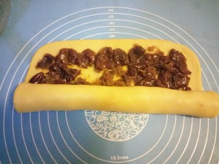 13、黄米卷枣糕,从一头卷起卷紧