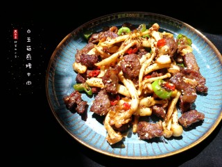 1、减脂系#白玉菇煎烤牛肉#,有没有流口水啊？烤肉加白玉菇双重营养补充能量。