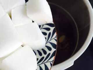 17、大寒养生汤+羊肉煲,待气阀消气后打开锅盖倒入白萝卜