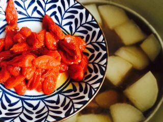 19、大寒养生汤+羊肉煲,放入枸杞