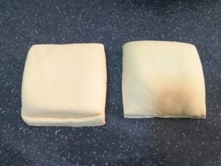 3、彩蔬焖豆腐,豆腐过一下水，洗一下