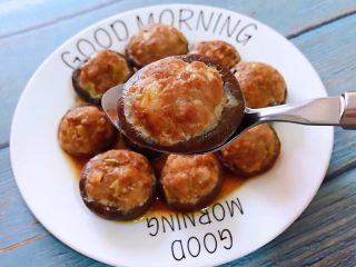 10、香菇镶鲜肉丸,香菇和鲜肉丸入口超级鲜美又香浓唇齿留香回味无穷