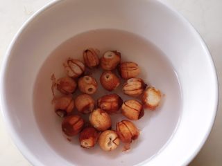 9、参鸡汤,莲子泡1小时