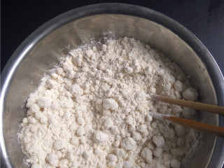 5、玉米煎饼,继续混合，搅拌均匀；