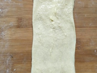 12、肉桂面包卷,再次在表面涂上黄油