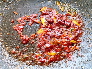 7、川辣红烧豆腐,辣酱炒出红油