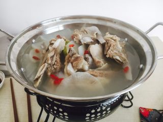 19、#感恩节食谱# 锅仔萝卜羊排,哈哈,满屋飘香啊!