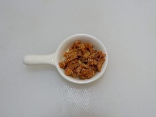 1、快手早餐—干贝海米粥,海米清洗干净。