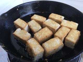 18、客家美味➕酿豆腐青菜煲,有时间的话可以把豆腐一圈四面都煎一下