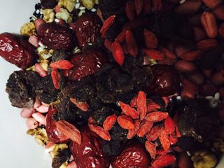 9、八宝粥,再放入适量的枸杞