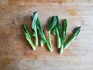 11、大煮干丝,青菜取菜心洗净备用。