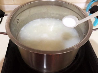 13、生滚牛肉粥,加入精盐