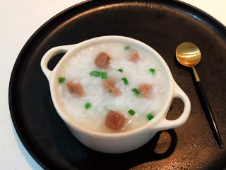 17、生滚牛肉粥,生滚牛肉粥又香又糯，牛肉嫩滑，非常美味，早餐和宵夜都可以呦～