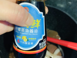 10、韭菜炒鸭血,加酱油；