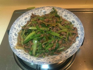 15、芹菜炒牛肉丝,出锅完成，牛肉还是嫩嫩的