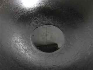 3、清炒蚕豆,锅中倒入适量油。