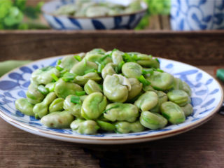 10、清炒蚕豆,粉糯适口，清香怡人，鲜嫩欲滴的蚕豆，连皮都能吃。
