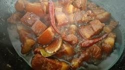 8、红烧肉,8.炖至大火收汁，放入少许盐出锅！