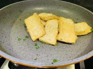 9、青椒炒豆腐,加豆腐