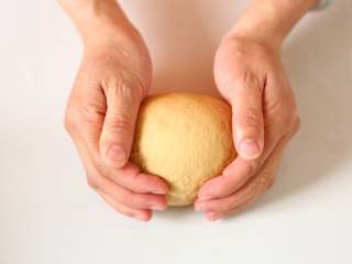 7、中式点心红糖夹心馒头,直到将面团揉的非常光滑