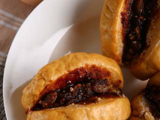 18、中式点心红糖夹心馒头,红糖馒头一般可以放到三五天，做一次可以多做几个，放到冷藏或者冷冻，想吃的时候放锅里蒸一下即可