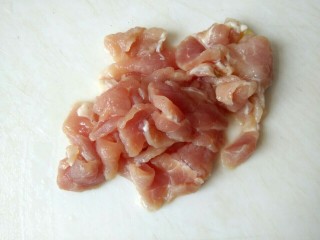 1、尖椒土豆片小炒肉,猪肉切片