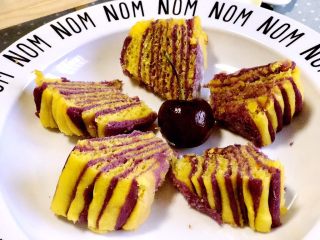 12、紫薯南瓜发糕,放凉后脱模，切成自己喜欢的形状