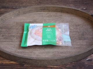 2、鸡丁炒豌豆杏鲍菇,鸡肉选择鸡大胸、鸡小胸、鸡腿肉都可以，鸡大胸比较柴，鸡小胸比较嫩，鸡腿肉比较嫩滑。 我选择的是无骨去皮鸡腿肉丁。