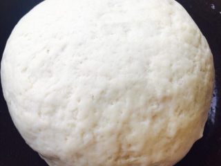 3、枣花馍,揉成光滑面团醒发