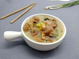 14、冬季暖身汤《白果炖羊蹄》,羊蹄都是胶原蛋白、平时要多喝点。