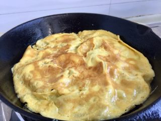 5、十分钟快手菜系列➕冬日里的美味➕蒜黄炒三丝,翻面煎到两面焦黄