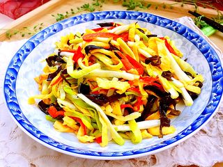 19、十分钟快手菜系列➕冬日里的美味➕蒜黄炒三丝,成品