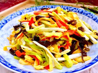 20、十分钟快手菜系列➕冬日里的美味➕蒜黄炒三丝,成品