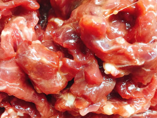 6、爆炒牛肉丝,拌匀