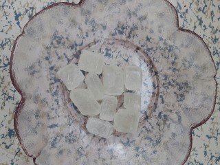 6、苹果红枣水,准备十几粒冰糖