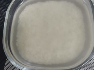 1、红枣糯米饭,糯米泡水一夜